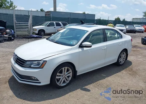 2015 Volkswagen Jetta 1.8T Sel z USA, uszkodzony, nr VIN 3VWL17AJ9FM400023